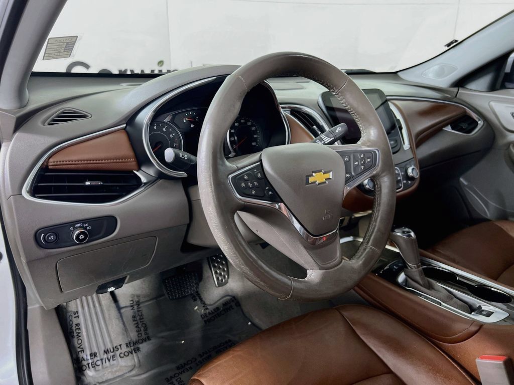 Used 2016 Chevrolet Malibu Premier w/ Driver Confidence Package II FWD image 3