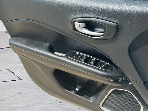 Used 2020 Jeep Compass Latitude FWD image 19