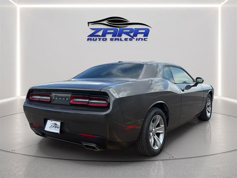 Used 2015 Dodge Challenger SXT RWD image 8