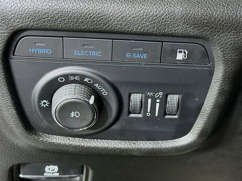 Used 2022 Jeep Grand Cherokee Limited 4xe image 17