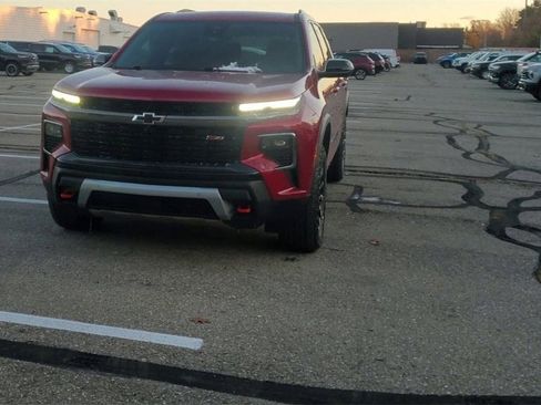 Certified 2024 Chevrolet Traverse Z71 w/ Enhanced Driving Package image 3