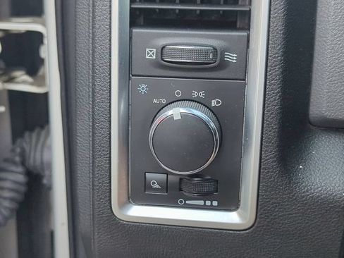 Used 2015 RAM 1500 Classic SLT AWD/4WD image 16