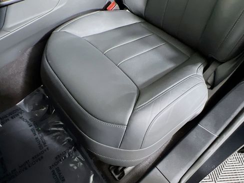 Used 2025 Land Rover Range Rover Sport SE image 20