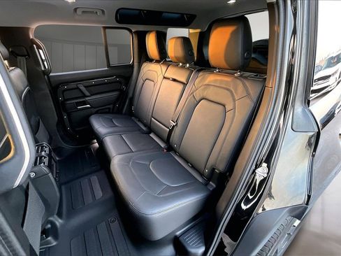 Used 2025 Land Rover Defender 110 S image 20