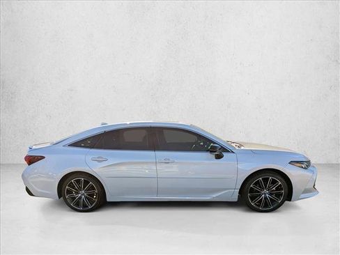 Used 2019 Toyota Avalon XSE image 4