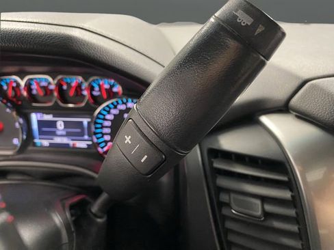 Used 2019 Chevrolet Suburban LT w/ LT Signature Package image 22