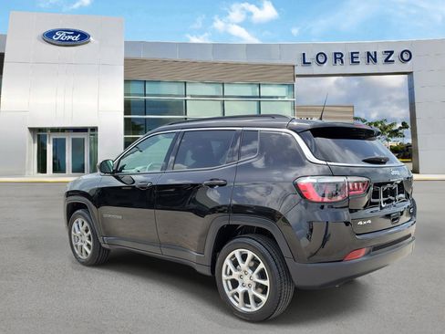 Used 2023 Jeep Compass Latitude w/ Sun and Sound Group AWD/4WD image 7