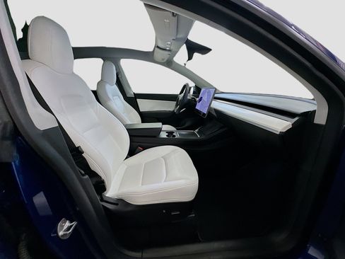 Used 2021 Tesla Model Y Long Range AWD/4WD image 32