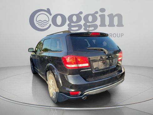 Used 2019 Dodge Journey SE w/ Connectivity Group FWD image 3