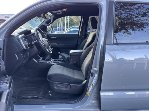 Used 2021 Toyota Tacoma TRD Off-Road w/ Technology Package image 15