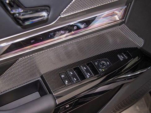 Used 2025 BMW 760i xDrive w/ Premium Package image 14