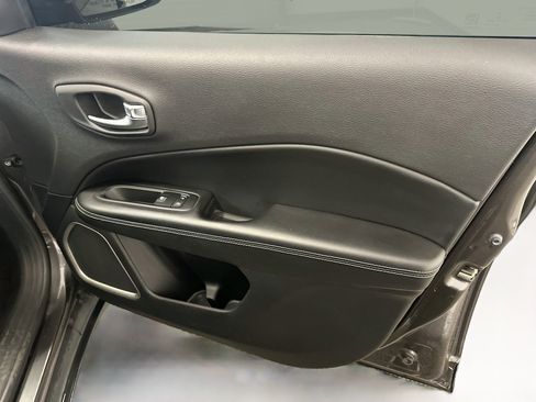 Used 2021 Jeep Compass Latitude AWD/4WD image 34