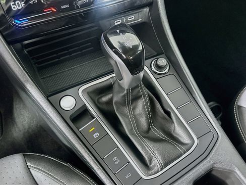 Used 2025 Volkswagen Jetta SE FWD image 25