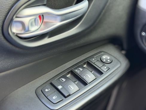 Used 2014 Jeep Cherokee Trailhawk w/ Comfort/Convenience Group AWD/4WD image 21