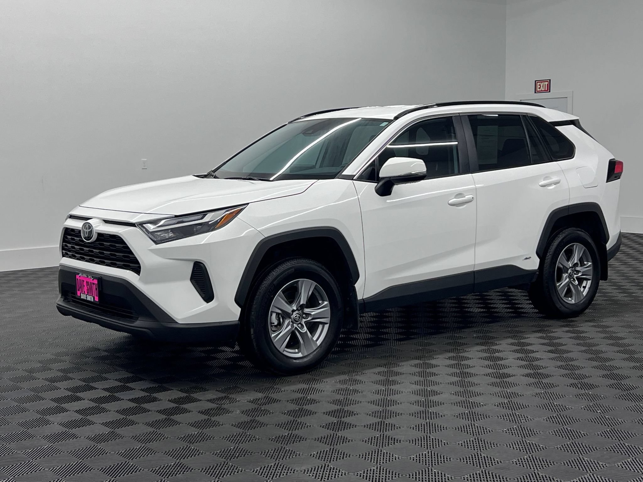 Used 2025 Toyota RAV4 XLE AWD/4WD image 1