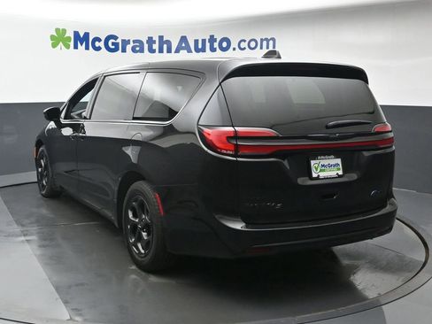 Used 2023 Chrysler Pacifica Limited w/ S Appearance Package image 24