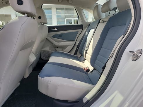 Certified 2025 Volkswagen Jetta SE image 12