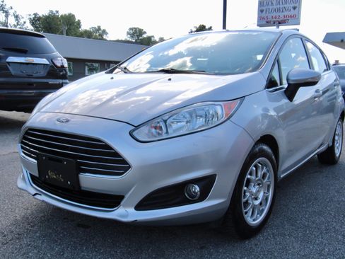 Used 2014 Ford Fiesta Titanium image 1