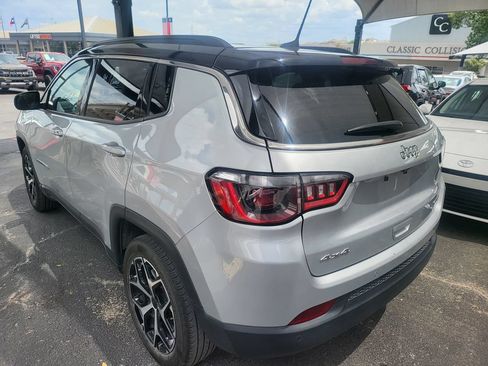Used 2025 Jeep Compass Limited AWD/4WD image 9