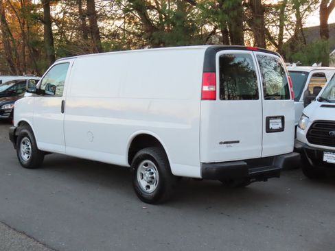 Used 2017 Chevrolet Express 3500 image 4