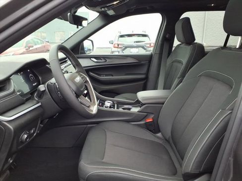 New 2025 Jeep Grand Cherokee Laredo X image 14