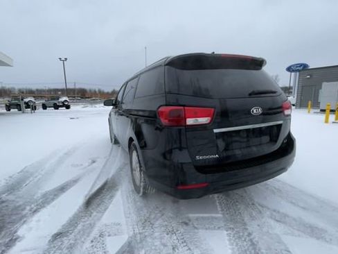 Used 2016 Kia Sedona LX image 8