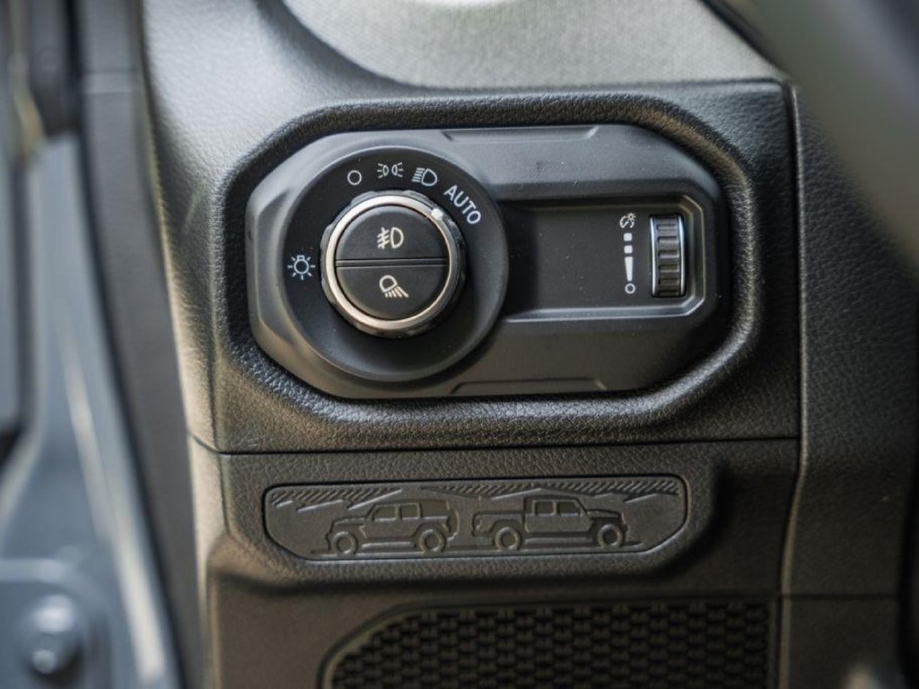 New 2025 Jeep Gladiator Sport AWD/4WD image 40