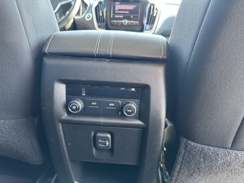 Certified 2021 Chevrolet Traverse LS FWD image 33