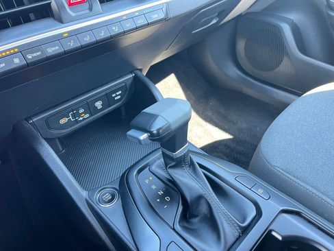 Used 2025 Kia K4 LXS image 37
