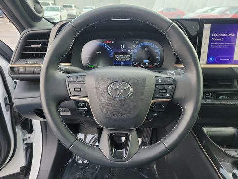 Used 2024 Toyota Crown Limited image 21