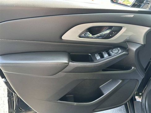 Used 2019 Chevrolet Traverse LS w/ LPO, Blackout Package AWD/4WD image 8