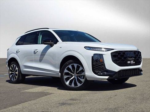 New 2026 Audi Q3 quattro 2.0T AWD/4WD image 1