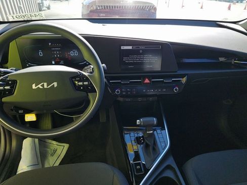 Used 2025 Kia Niro LX image 6