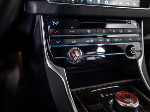 Used 2018 Jaguar XF First Edition image 29