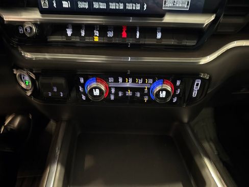 Used 2025 GMC Sierra 2500 SLT w/ SLT Premium Package AWD/4WD image 27