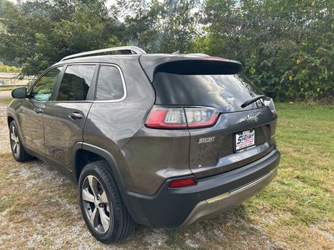 Used 2019 Jeep Cherokee Limited image 5