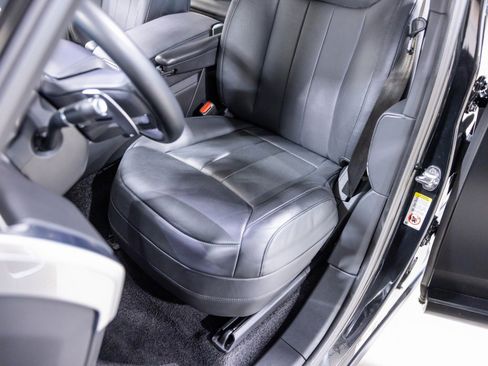 Used 2023 Land Rover Range Rover SE image 36