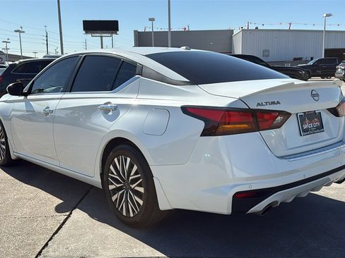 Used 2023 Nissan Altima 2.5 SV w/ SV Premium Package image 5