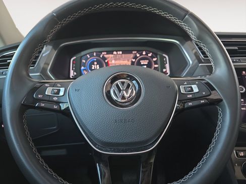 Used 2021 Volkswagen Tiguan SEL image 11