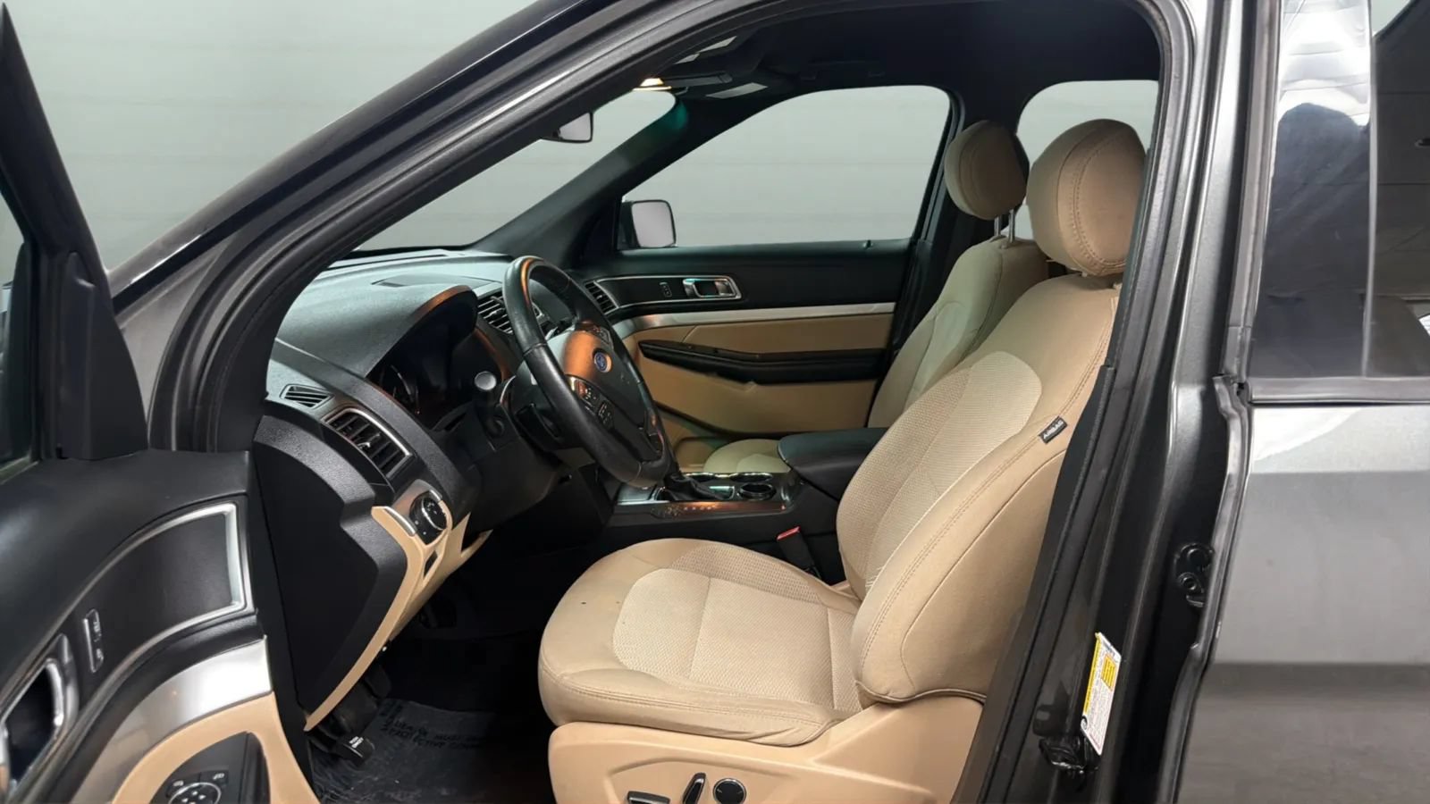 Used 2017 Ford Explorer XLT w/ Equipment Group 201A FWD image 20