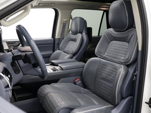 Used 2021 Lincoln Navigator Black Label w/ Cargo Convenience Package AWD/4WD image 17