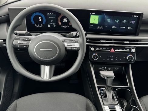 New 2025 Hyundai Tucson SEL image 17