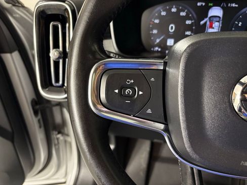 Used 2019 Volvo XC40 T5 Momentum image 21