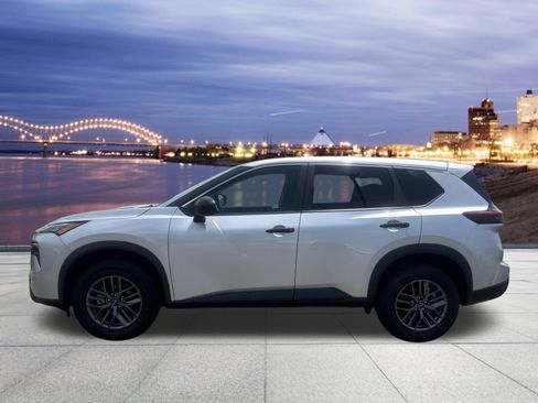 Used 2024 Nissan Rogue S FWD image 2