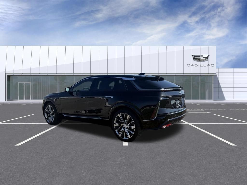Certified 2024 Cadillac Lyriq Luxury AWD/4WD image 4