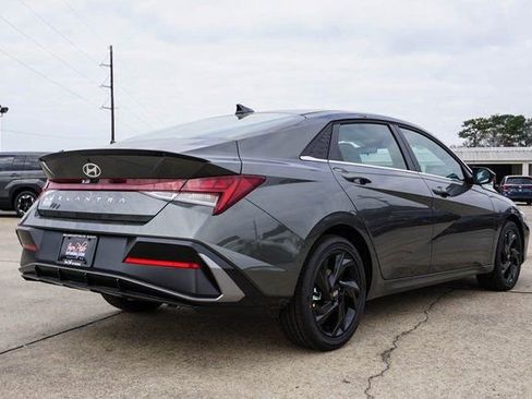 New 2026 Hyundai Elantra SEL Sport Premium FWD image 4