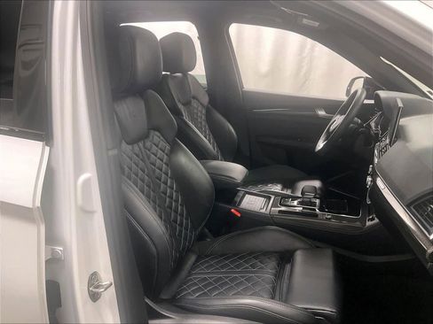 Used 2024 Audi SQ5 Prestige w/ Prestige Package image 11