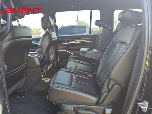 Used 2024 Jeep Wagoneer Base w/ Premium Group I image 18