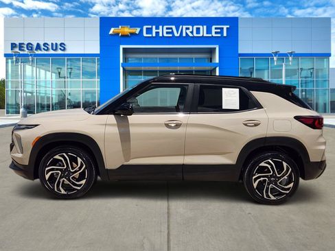 Used 2026 Chevrolet TrailBlazer RS w/ Convenience Package FWD image 3
