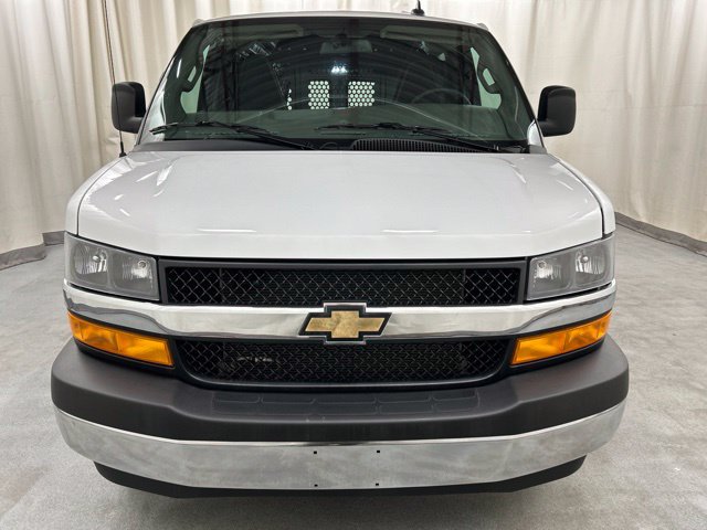 Used 2025 Chevrolet Express 2500 w/ Driver Convenience Package RWD image 15
